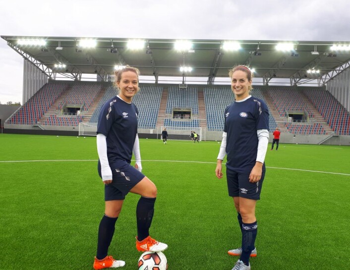 Maren Hauge og Ellen Wang er to av spillerne som håper å kunne løfte kongepokalen lørdag. Foto: Christian Boger Maren Hauge og Ellen Wang er to av spillerne som håper å kunne løfte kongepokalen lørdag. Foto: Christian Boger