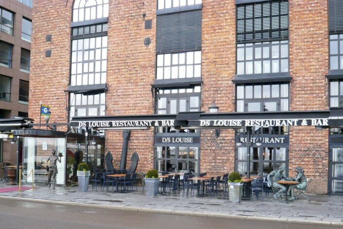 På Louise Restaurant & Bar, på Aker brygge, koste paret seg to ganger. Foto: Andy Mitchell / Flickr På Louise Restaurant & Bar, på Aker brygge, koste paret seg to ganger. Foto: Andy Mitchell / Flickr