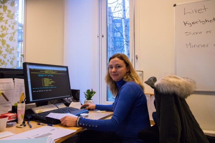 Det er skrevet store ord på veggen der Pelin Binici arbeider, kanskje med en søknad fra deg? Foto: Kyrre Songstad Seim Det er skrevet store ord på veggen der Pelin Binici arbeider, kanskje med en søknad fra deg? Foto: Kyrre Songstad Seim