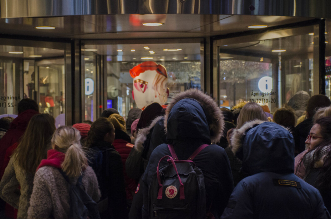 Dørene åpnes på Oslo City, klokka sju i dag tidlig. Foto: Morten Lauveng Jørgensen Dørene åpnes på Oslo City, klokka sju i dag tidlig. Foto: Morten Lauveng Jørgensen
