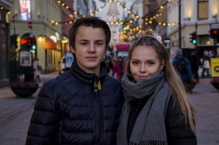 Erik og Siri er ute og kjøper julegaver. Foto: Morten Lauveng Jørgensen Erik og Siri er ute og kjøper julegaver. Foto: Morten Lauveng Jørgensen