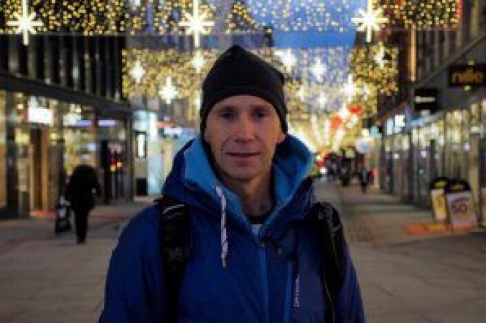 Anders Eid er ute før jobb på jakt etter PC og nye ski. Foto: Morten Lauveng Jørgensen Anders Eid er ute før jobb på jakt etter PC og nye ski. Foto: Morten Lauveng Jørgensen