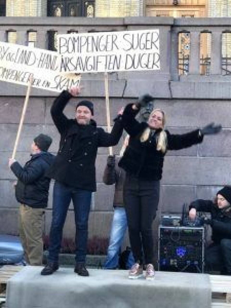 'JA til miljø, NEI til økning av bompenger!' ønsker folkeavstemning om bompenger i Oslo. Foto: Cecilie Lyngby
