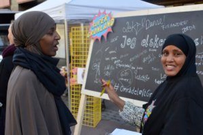 Fra Internasjonal Torgdag (ildsjelene Faisa Warsame og Arifi Mohamoud Ali i bildet). Foto: Growlab Fra Internasjonal Torgdag (ildsjelene Faisa Warsame og Arifi Mohamoud Ali i bildet). Foto: Growlab