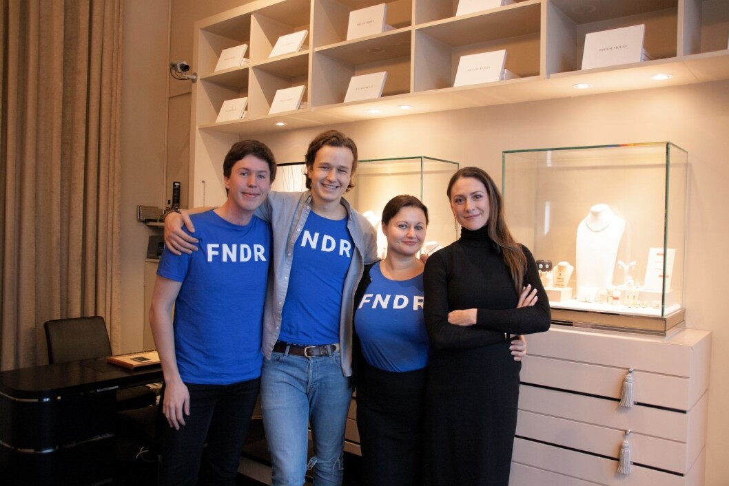 Innleggsforfatter Ina von Turow er nummer tre fra venstre. Ellers fra venstre: Anders Schnell og Alexander Schussel fra FNDR. Til høyre butikkeier Sandrine Munoz. Foto: Privat Innleggsforfatter Ina von Turow er nummer tre fra venstre. Ellers fra venstre: Anders Schnell og Alexander Schussel fra FNDR. Til høyre butikkeier Sandrine Munoz. Foto: Privat