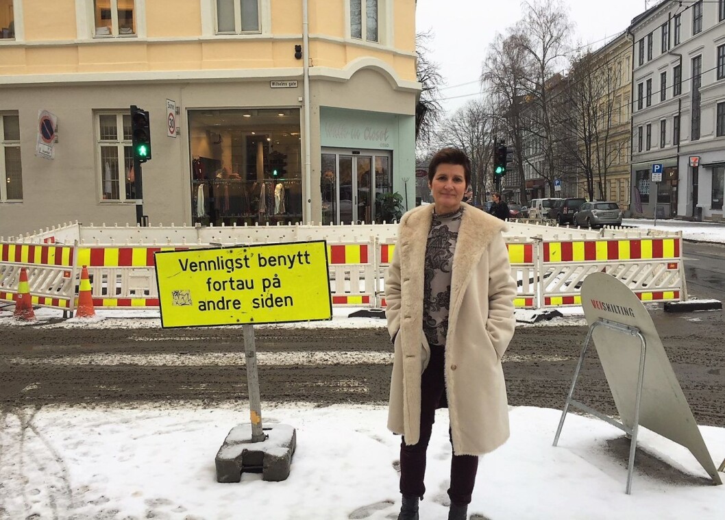 Etter flere år med gravearbeider ble Thereses gate nettopp erklært som gravmaskinfri sone. Derfor var overraskelsen stor for Tori J Fredriksen i Walk-in Closet som fant sin forretning bak et nytt hull i gata. Foto: Privat Etter flere år med gravearbeider ble Thereses gate nettopp erklært som gravmaskinfri sone. Derfor var overraskelsen stor for Tori J Fredriksen i Walk-in Closet som fant sin forretning bak et nytt hull i gata. Foto: Privat