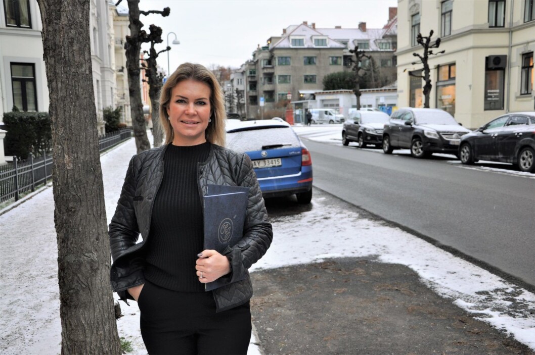 Eiendomsmegler Kathrine Malt melder om at beboerparkering hjelper på boligsalget og tiltrekker seg barnefamilier i deler av Oslo vest, slik som her i Løvenskiolds gate på Frogner. Foto: Stine Okkelmo Thorp / Sem & Johnsen Eiendomsmegler Kathrine Malt melder om at beboerparkering hjelper på boligsalget og tiltrekker seg barnefamilier i deler av Oslo vest, slik som her i Løvenskiolds gate på Frogner. Foto: Stine Okkelmo Thorp / Sem & Johnsen