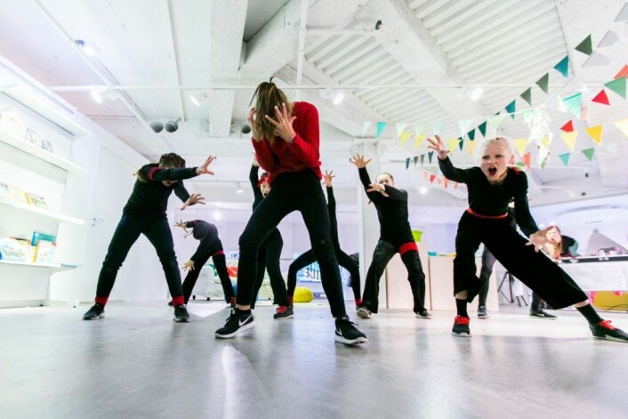 Dansere i aksjon under åpningen. Foto: Oda Hveem