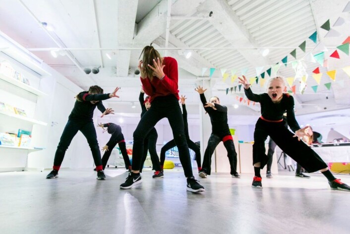 Dansere i aksjon under åpningen. Foto: Oda Hveem Dansere i aksjon under åpningen. Foto: Oda Hveem
