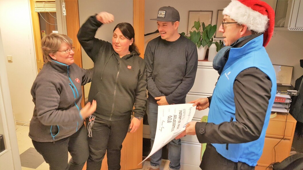 Her får (f.v.) daglig leder Irene Mathisen, medarbeider Veronica Støwer, og sosionom Jonatan Greenberg Hansen på Frelsesarmeens slumstasjon på Grünerløkka vite at de har fått innvilget søknaden om 127 000,- fra Gjensidigestiftelsen. Foto: Tarjei Kidd Olsen Her får (f.v.) daglig leder Irene Mathisen, medarbeider Veronica Støwer, og sosionom Jonatan Greenberg Hansen på Frelsesarmeens slumstasjon på Grünerløkka vite at de har fått innvilget søknaden om 127 000,- fra Gjensidigestiftelsen. Foto: Tarjei Kidd Olsen