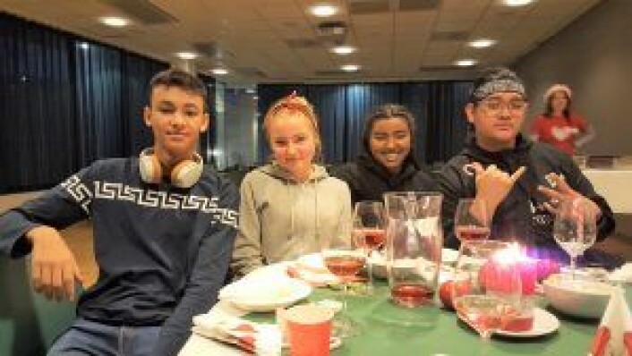 André Claxton-Berge (15), Olivia Heymanns (14), Rebecca Siddharthan (17) og Tristan Troy Rasay (19) kunne glede seg over TINEs pengegave til Røde Kors' DJ-skole, som de er med i. Foto: Tarjei Kidd Olsen André Claxton-Berge (15), Olivia Heymanns (14), Rebecca Siddharthan (17) og Tristan Troy Rasay (19) kunne glede seg over TINEs pengegave til Røde Kors' DJ-skole, som de er med i. Foto: Tarjei Kidd Olsen
