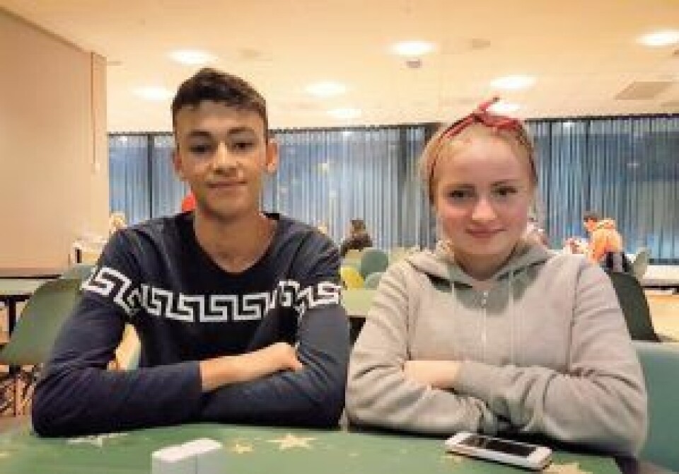 André Claxton-Berge (15) og Olivia Heymanns (14) fra Røde Kors' DJ-skole. Foto: Tarjei Kidd Olsen