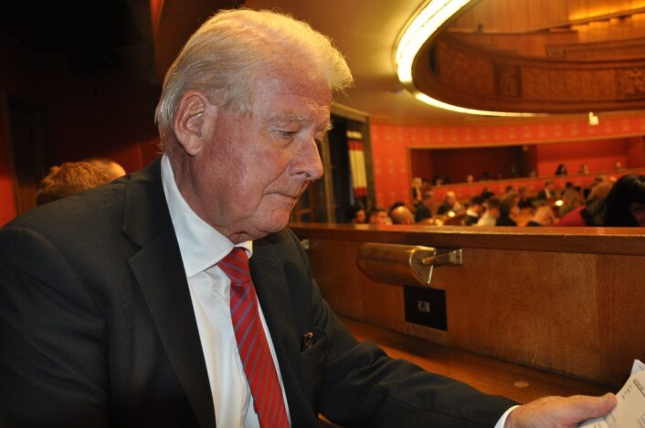 VårtOslo opplyste Frps gruppeleder, Carl I. Hagen, om det byrådets utsettelse av den kraftige økningen av bomtakster. Foto: Arnsten Linstad VårtOslo opplyste Frps gruppeleder, Carl I. Hagen, om det byrådets utsettelse av den kraftige økningen av bomtakster. Foto: Arnsten Linstad