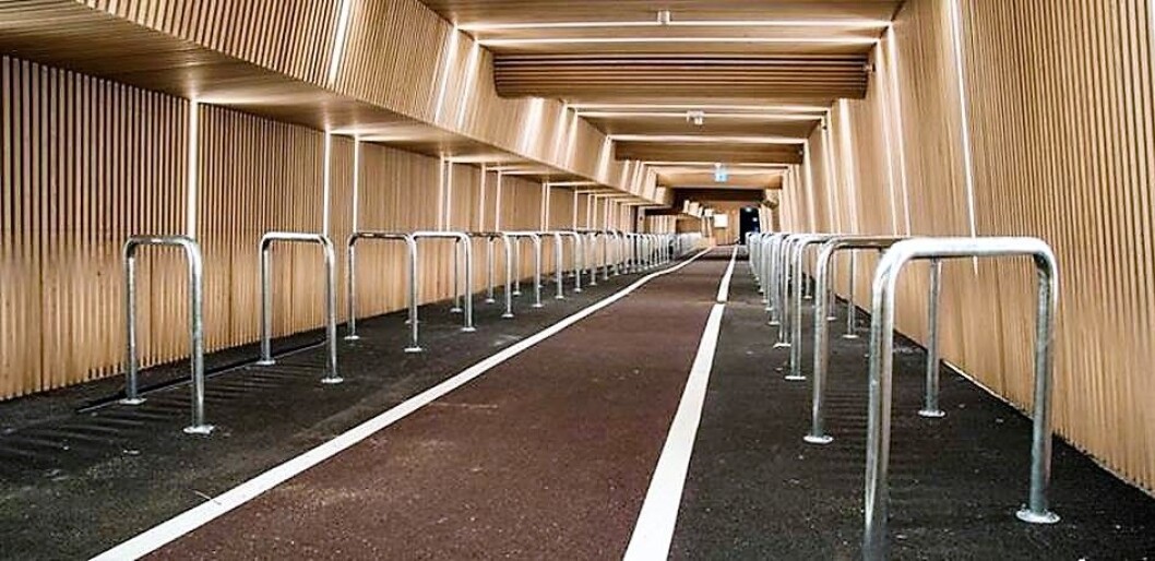 Under taket i sykkelhotellet på Oslo S. kan du sette fra deg sykkelen din. Foto: Bymiljøetaten Under taket i sykkelhotellet på Oslo S. kan du sette fra deg sykkelen din. Foto: Bymiljøetaten