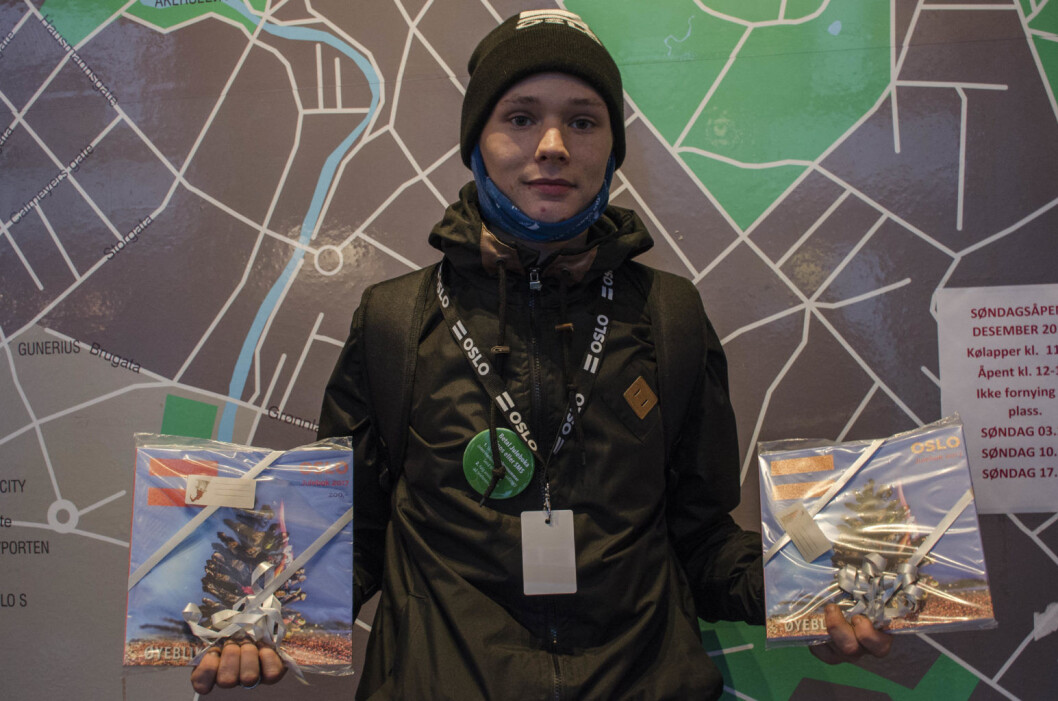 Kevin Heffermehl er en av de driftige selgerne av Erlik Oslo-boka. Foto: Morten Lauveng Jørgensen Kevin Heffermehl er en av de driftige selgerne av Erlik Oslo-boka. Foto: Morten Lauveng Jørgensen