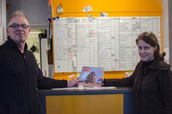 Redaktør Lars Aarønæs og journalist Kari Bu er to av dem som har laget årets Erlik årbok. Foto: Morten Lauveng Jørgensen Redaktør Lars Aarønæs og journalist Kari Bu er to av dem som har laget årets Erlik årbok. Foto: Morten Lauveng Jørgensen