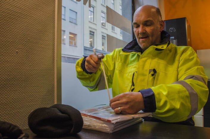 Magnus Carlson skal snart ut og selge sine Erlik Oslo-bøker. Foto: Morten Lauveng Jørgensen Magnus Carlson skal snart ut og selge sine Erlik Oslo-bøker. Foto: Morten Lauveng Jørgensen