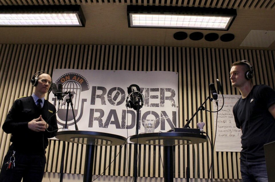 På Røverradion kan innsatte fortelle til folk i og utenfor fengsel om soningsforholdene.  Øyvind Alnæs (f.v.) og Oscar. Foto: Røverhuset
