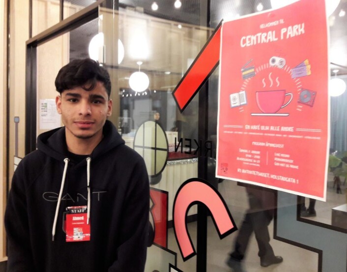 Styremedlem i T-Town, Ahmed AL-Rikabi, ved åpningen av ungdomskafeen Central Park. Foto: Anders Høilund Styremedlem i T-Town, Ahmed AL-Rikabi, ved åpningen av ungdomskafeen Central Park. Foto: Anders Høilund