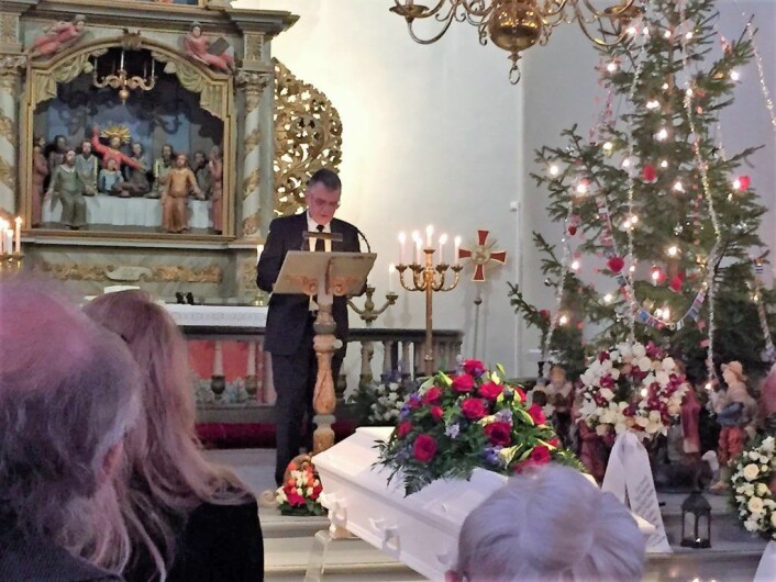 Historiker Lars Borgersrud holdt tale i begravelsen til Harry Sønsterød. 4. januar i Asker kirke. Foto: Privat