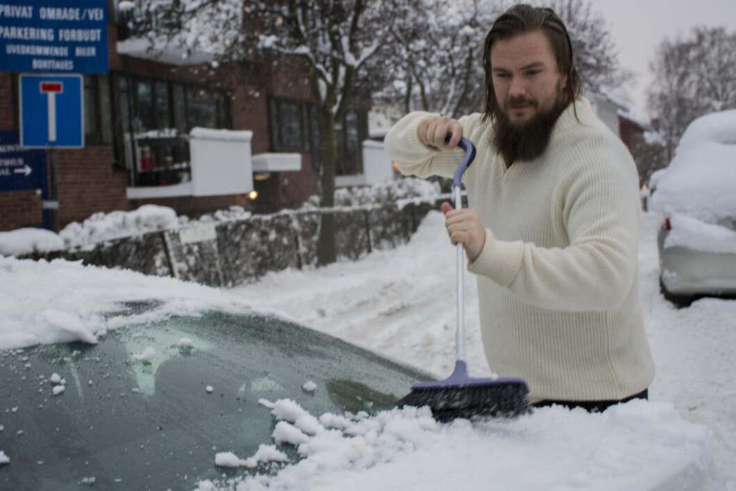 Simon Årthun koster bilen. Foto: Morten Lauveng Jørgensen Simon Årthun koster bilen. Foto: Morten Lauveng Jørgensen