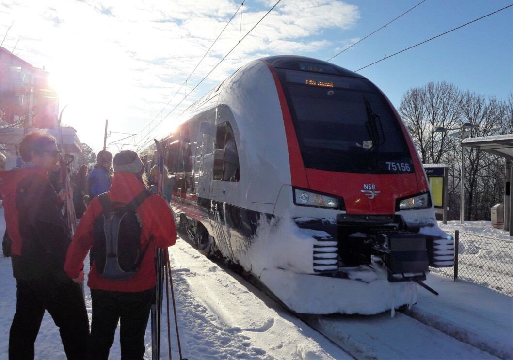 Turfolket har oppdaget Tøyen stasjon i vinter. Perrongen på Tøyen stasjon er pakket med forventningsfulle skiløpere. Foto: Anders Høilund Turfolket har oppdaget Tøyen stasjon i vinter. Perrongen på Tøyen stasjon er pakket med forventningsfulle skiløpere. Foto: Anders Høilund