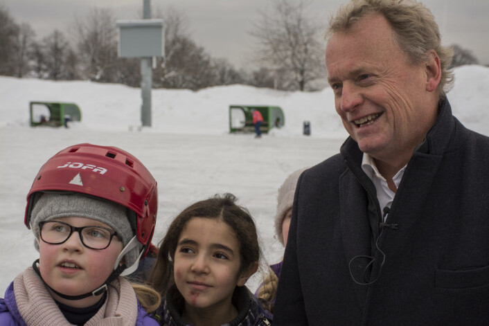 Erle Åkerøy (f.v.) og Sara Aissaouija går i 3. klasse på Majorstuen skole. Raymond Johannsen åpner pingvindagen. Foto: Morten Lauveng Jørgensen Erle Åkerøy (f.v.) og Sara Aissaouija går i 3. klasse på Majorstuen skole. Raymond Johannsen åpner pingvindagen. Foto: Morten Lauveng Jørgensen
