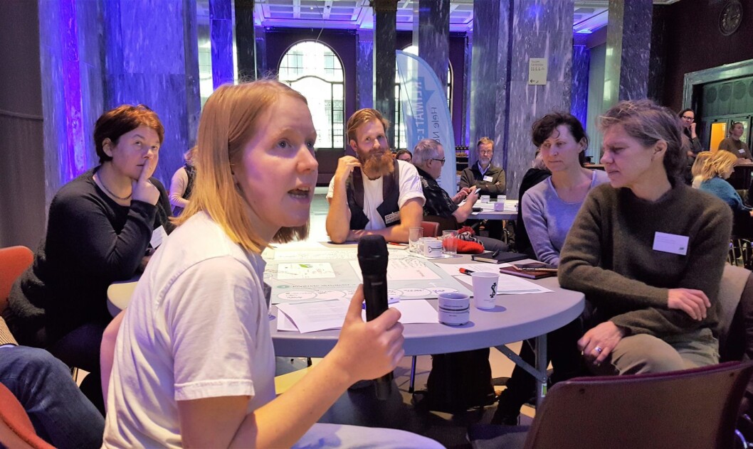 Ida Skjefstad fra ByVerkstedet, en ideell organisasjon på Tøyen, vil blant annet at butikker skal kutte kraftig ned på bruken av plast i 2019. � Jeg kjøpte én avokado pakket i plast her om dagen! Det er utrolig unødvendig, sa hun på Sentralen i går. Foto: Tarjei Kidd Olsen Ida Skjefstad fra ByVerkstedet, en ideell organisasjon på Tøyen, vil blant annet at butikker skal kutte kraftig ned på bruken av plast i 2019. � Jeg kjøpte én avokado pakket i plast her om dagen! Det er utrolig unødvendig, sa hun på Sentralen i går. Foto: Tarjei Kidd Olsen
