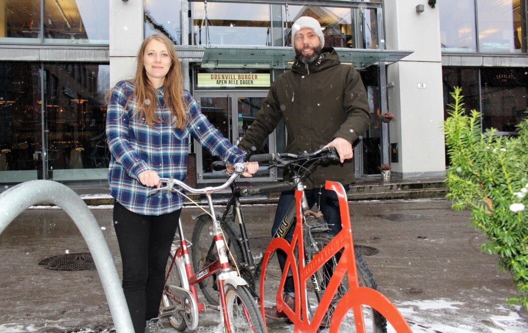 Tarje Haakstad har sammen med daglig leder og sykkelansvarlig Mari Klundby gått i bresjen for å få Vulkan Burger & Bar sertifisert som Sykkelvennlig arbeidsplass. Foto: Roar Løkken Tarje Haakstad har sammen med daglig leder og sykkelansvarlig Mari Klundby gått i bresjen for å få Vulkan Burger & Bar sertifisert som Sykkelvennlig arbeidsplass. Foto: Roar Løkken