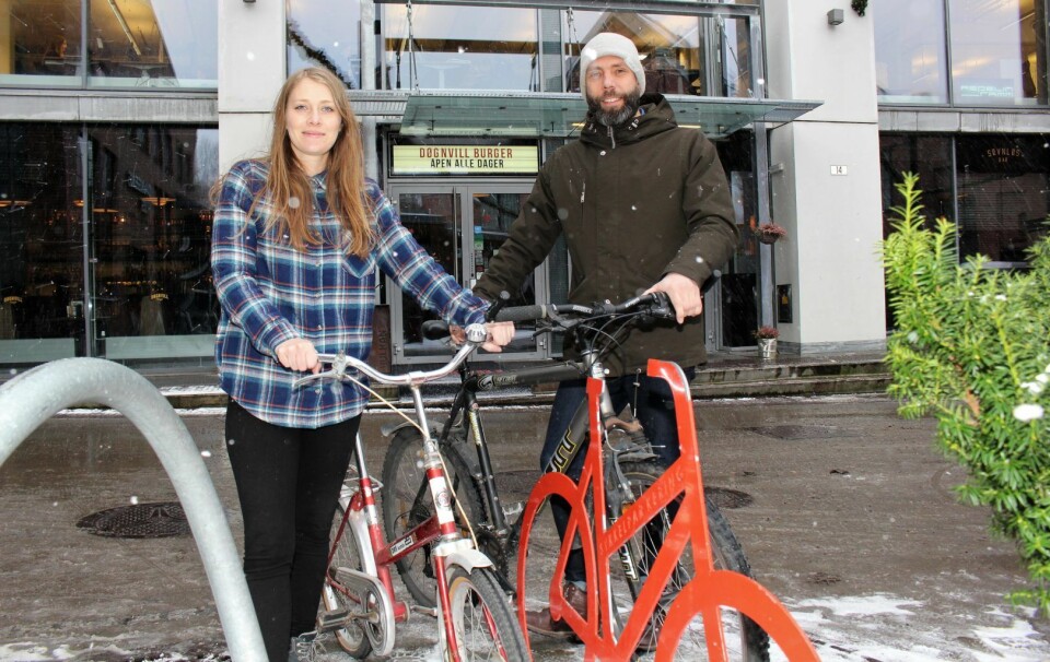 Tarje Haakstad har sammen med daglig leder og sykkelansvarlig Mari Klundby gått i bresjen for å få Vulkan Burger & Bar sertifisert som Sykkelvennlig arbeidsplass. Foto: Roar Løkken