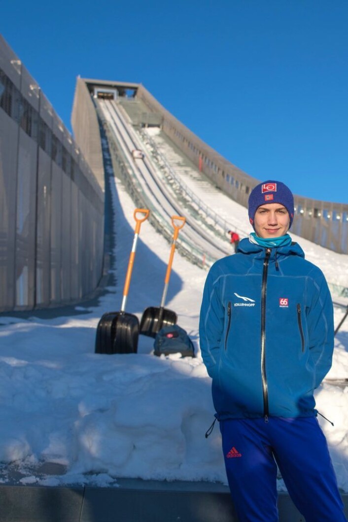 Benjamin Østvold gleder seg til han blir 18 år. Da kan han få lov til å hoppe skiflyvning. Foto: Anna Carlsson Benjamin Østvold gleder seg til han blir 18 år. Da kan han få lov til å hoppe skiflyvning. Foto: Anna Carlsson