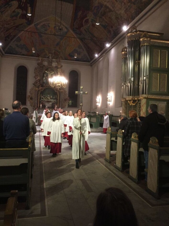Domkoret i prosesjon på vei ut av kirken etter Gudstjenesten. Foto: Kjersti Opstad Domkoret i prosesjon på vei ut av kirken etter Gudstjenesten. Foto: Kjersti Opstad