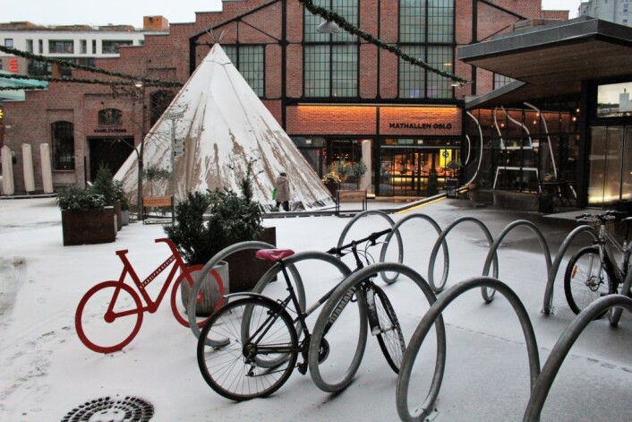 Vulkan-området, med en rekke restauranter og butikker, har i alt 650 sykkelparkeringsplasser, både innen- og utendørs. Foto: Roar Løkken Vulkan-området, med en rekke restauranter og butikker, har i alt 650 sykkelparkeringsplasser, både innen- og utendørs. Foto: Roar Løkken
