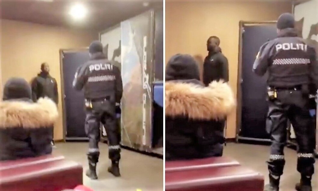 En politibetjent avbilder Emmanuel Osei (20) på McDonald's på Grorud i Oslo. - Jeg føler meg som en kriminell, sier han. Foto: Sami Hassan En politibetjent avbilder Emmanuel Osei (20) på McDonald's på Grorud i Oslo. - Jeg føler meg som en kriminell, sier han. Foto: Sami Hassan