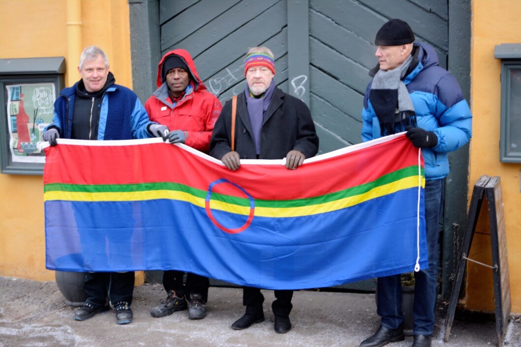 Fra venstre: Vaktmester Helge Valleseter, vaktmester Kanna Bala, Alta-aksjonist Kato Johansen og bydelspolitiker Olaf Svorstøl (R). Foto: Morten Lauveng Fra venstre: Vaktmester Helge Valleseter, vaktmester Kanna Bala, Alta-aksjonist Kato Johansen og bydelspolitiker Olaf Svorstøl (R). Foto: Morten Lauveng