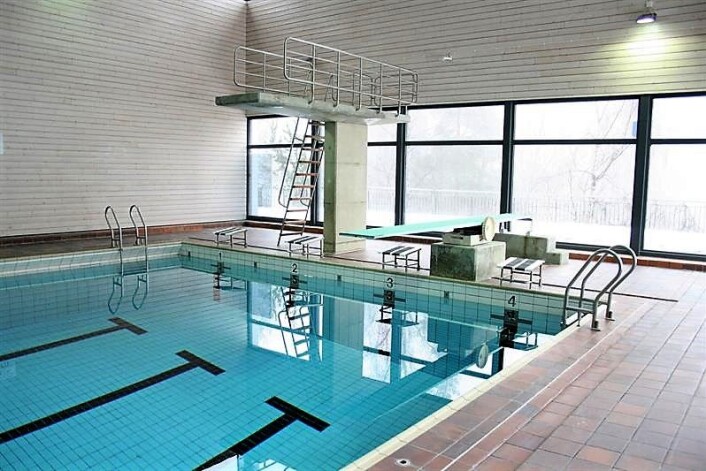 Slik så det tidligere stupetårnet ut i Romsås bad. Foto: Romsås bad Slik så det tidligere stupetårnet ut i Romsås bad. Foto: Romsås bad