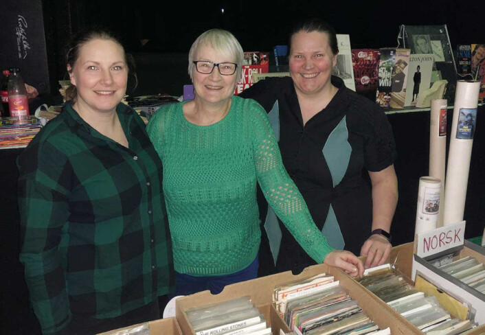 Veteranselger Ingeborg i midten med døtrene Mari og Anne ved sin side. Foto: John Berge, Videomagasinet Veteranselger Ingeborg i midten med døtrene Mari og Anne ved sin side. Foto: John Berge, Videomagasinet