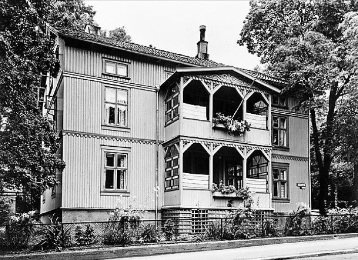 Tusenvis av jenter passerte Tilfluktshjemmet i Louises gate for kortere eller lengre opphold. Her var Laura Nadheim bestyrer gjennom mange år. Foto: Oslo Museum Tusenvis av jenter passerte Tilfluktshjemmet i Louises gate for kortere eller lengre opphold. Her var Laura Nadheim bestyrer gjennom mange år. Foto: Oslo Museum