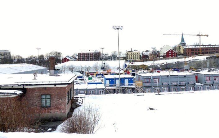 Gamle gode Jordal idrettsarena blir for tiden brukt som parkeringsplass og brakkerigg. Foto: Truls Baraldsnes Gamle gode Jordal idrettsarena blir for tiden brukt som parkeringsplass og brakkerigg. Foto: Truls Baraldsnes