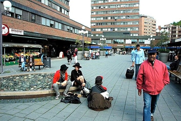 De siste årene har Tøyen torg blitt et populært sted for folk fra hele byen. Foto: Bjørn Bratten De siste årene har Tøyen torg blitt et populært sted for folk fra hele byen. Foto: Bjørn Bratten