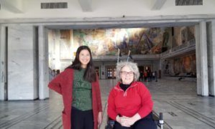 Samferdselsbyråd Lan Marie Berg med regionleder Magnhild Sørbotten i Norges Handikapforbund Oslo i rådhuset i dag. Begge vil ha flere HC-plasser i sentrum. Foto: Tarjei Kidd Olsen Samferdselsbyråd Lan Marie Berg med regionleder Magnhild Sørbotten i Norges Handikapforbund Oslo i rådhuset i dag. Begge vil ha flere HC-plasser i sentrum. Foto: Tarjei Kidd Olsen