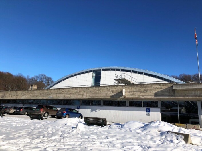 Tøyenbadet er hovedstadens eneste bad med full lengde. Men det kan bli trangt også her, så du må svømme i sikksakk. Foto: Hans Bastian Borg Tøyenbadet er hovedstadens eneste bad med full lengde. Men det kan bli trangt også her, så du må svømme i sikksakk. Foto: Hans Bastian Borg