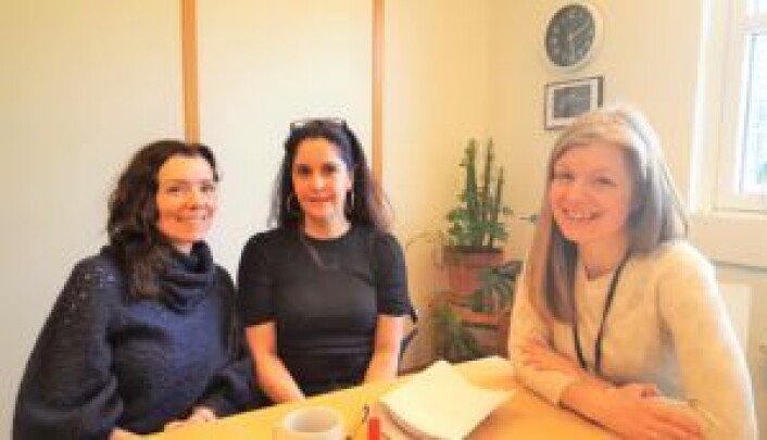 Fra venstre: SeFI's enhetsleder, Mette Bjørlo, jobbspesialist på SeFIs introduksjonsprogram, Camilla Thevik og teamleder i samme program, Linn Camilla Elvenes. Foto: Tarjei Kidd Olsen Fra venstre: SeFI's enhetsleder, Mette Bjørlo, jobbspesialist på SeFIs introduksjonsprogram, Camilla Thevik og teamleder i samme program, Linn Camilla Elvenes. Foto: Tarjei Kidd Olsen