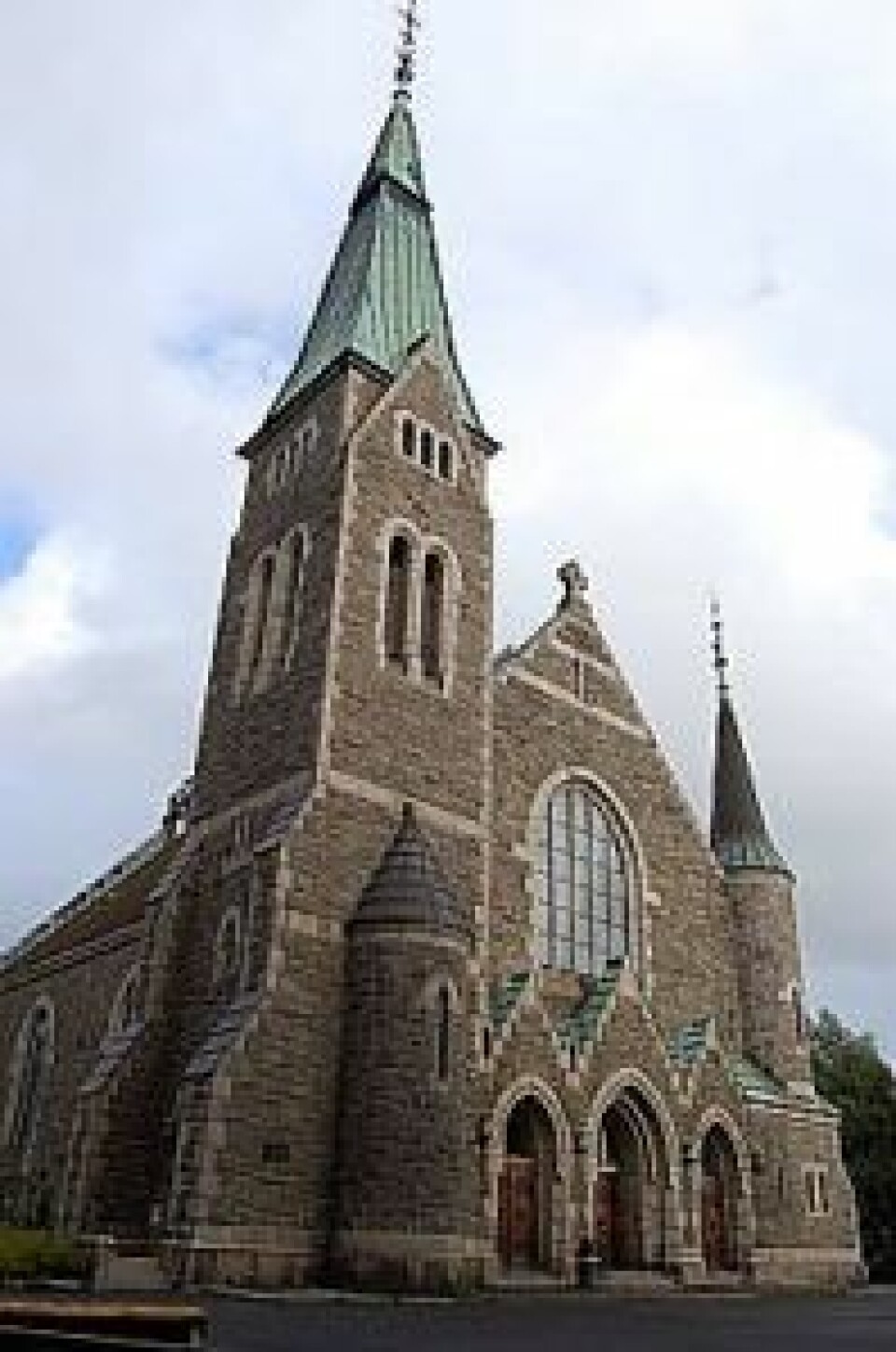 Staselige Fagerborg kirke ligger på en høyde. Foto: Wikiepedia