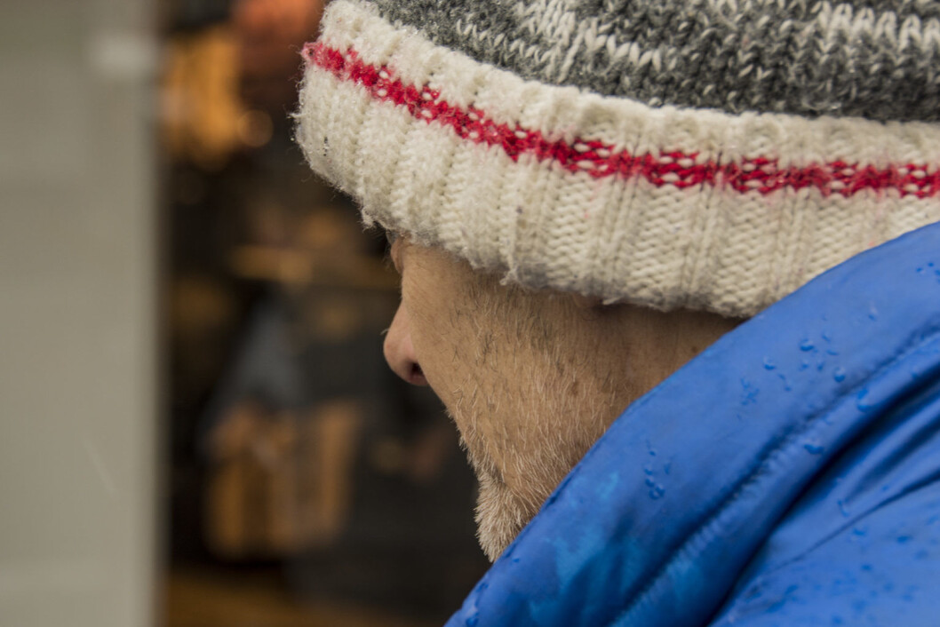 Lars mener at Brugata er et dårlig egnet sted for narkotikamiljøet. Han er imidlertid meget skeptisk til at private vektere skal kunne jage bort folk fra en offentlig gate. Foto. Morten Lauveng Jørgensen Lars mener at Brugata er et dårlig egnet sted for narkotikamiljøet. Han er imidlertid meget skeptisk til at private vektere skal kunne jage bort folk fra en offentlig gate. Foto. Morten Lauveng Jørgensen