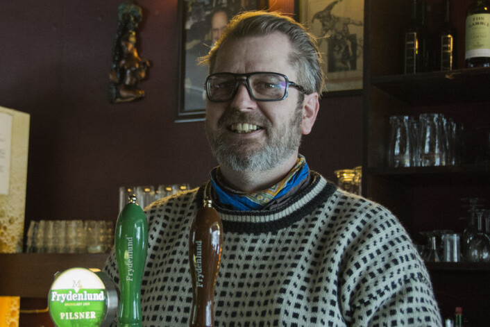 Bjørn Inge Elvebredd hos Teddy's Soft Bar mener at å jage bort de narkomane fra Brugata ikke løser, men bare flytter det problemet som må løses. Foto: Morten Lauveng Jørgensen Bjørn Inge Elvebredd hos Teddy's Soft Bar mener at å jage bort de narkomane fra Brugata ikke løser, men bare flytter det problemet som må løses. Foto: Morten Lauveng Jørgensen
