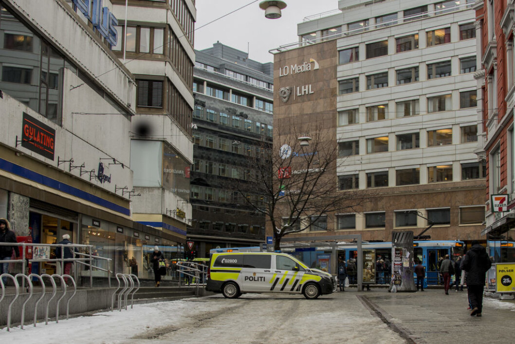 Krysset Brugata - Storgata er et av byens mest travle steder, med en strøm av reisende med buss og trikk hele dagen. Foto: Morten Lauveng Jørgensen Krysset Brugata - Storgata er et av byens mest travle steder, med en strøm av reisende med buss og trikk hele dagen. Foto: Morten Lauveng Jørgensen