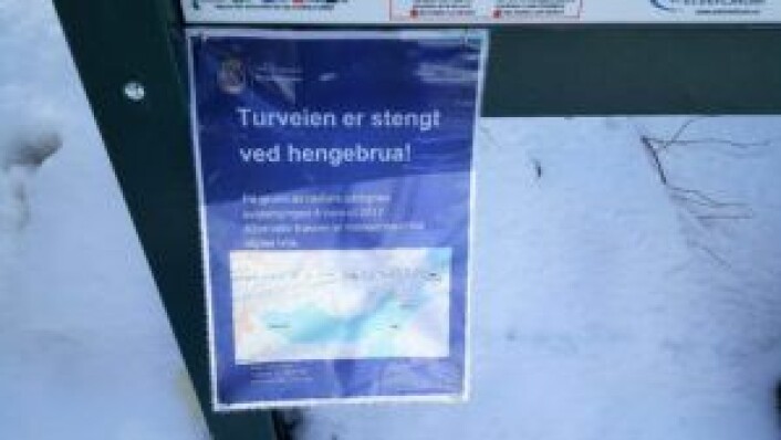 Ifølge denne notisen ved inngangen til Svartdalsparken antok bymiljøetaten at turveien kom til å være stengt ut 2017. Det hadde de rett i og enda mer til, så får vi håpe det samme ikke gjelder "innen utgangen av 2018". Foto: Tarjei Kidd Olsen Ifølge denne notisen ved inngangen til Svartdalsparken antok bymiljøetaten at turveien kom til å være stengt ut 2017. Det hadde de rett i og enda mer til, så får vi håpe det samme ikke gjelder "innen utgangen av 2018". Foto: Tarjei Kidd Olsen