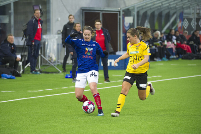 Et sjeldent øyeblikk der Vålerenga kontrollerte kantspillet. Men egentlig var det LSK som overkjørte Engas sidebacker. Foto: Morten Lauveng Jørgensen Et sjeldent øyeblikk der Vålerenga kontrollerte kantspillet. Men egentlig var det LSK som overkjørte Engas sidebacker. Foto: Morten Lauveng Jørgensen