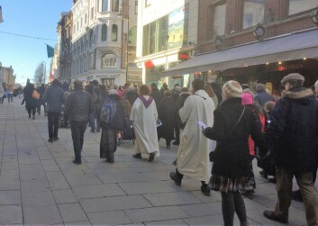 Turister stoppet og filmet oss, som om vi gikk der kun for å gi dem et eksotisk feriebilde. Foto: Kjersti Opstad Turister stoppet og filmet oss, som om vi gikk der kun for å gi dem et eksotisk feriebilde. Foto: Kjersti Opstad